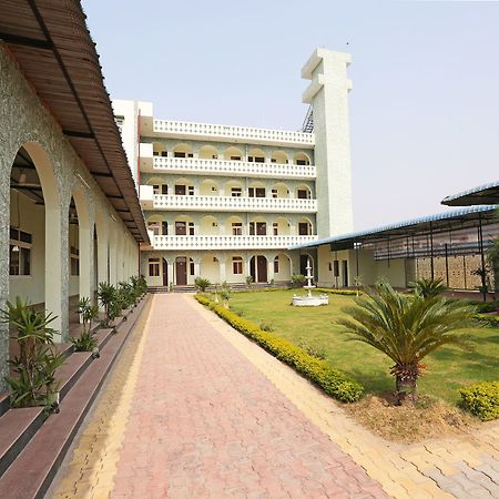 Oyo 10104 Radhika Resort Kota  Zewnętrze zdjęcie